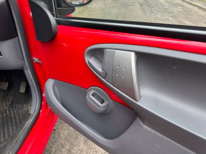 Peugeot 107 thumbnail