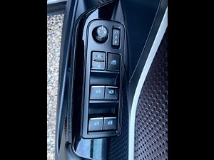 Toyota C-HR thumbnail