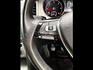 Volkswagen Golf SV thumbnail