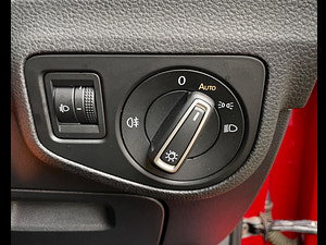 Volkswagen Golf SV thumbnail