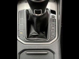 Volkswagen Golf SV thumbnail