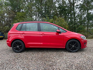 Volkswagen Golf SV thumbnail