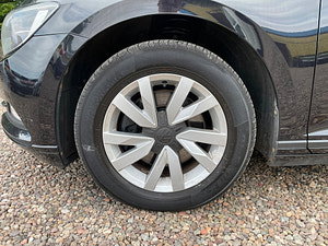 Volkswagen Passat thumbnail