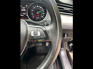 Volkswagen Passat thumbnail