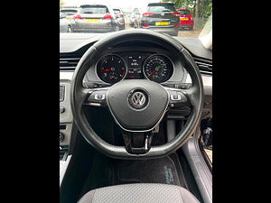 Volkswagen Passat thumbnail