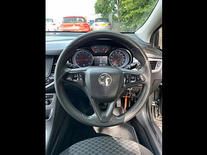 Vauxhall Astra thumbnail