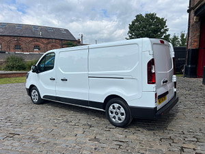 Renault Trafic thumbnail