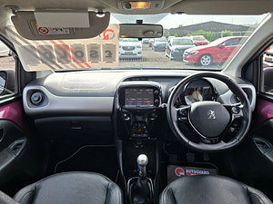 Peugeot 108 thumbnail