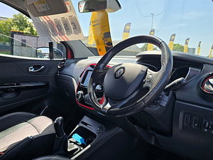 Renault Captur thumbnail