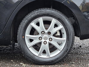 Toyota Auris thumbnail