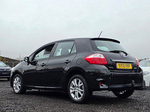 Toyota Auris thumbnail