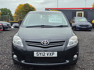 Toyota Auris thumbnail