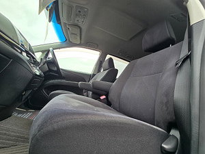 Toyota Estima thumbnail