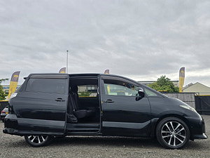 Toyota Estima thumbnail