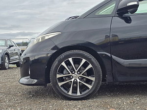 Toyota Estima thumbnail