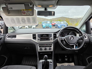 Volkswagen Golf SV thumbnail