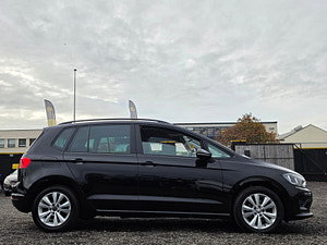 Volkswagen Golf SV thumbnail