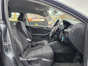 Volkswagen Jetta thumbnail