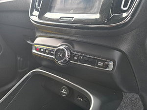 Volvo XC40 thumbnail