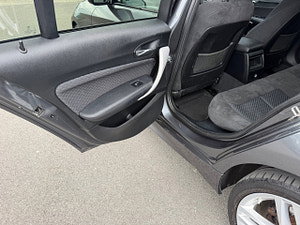BMW 1 Series thumbnail
