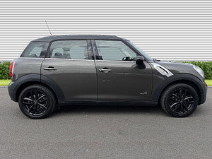 MINI Countryman thumbnail