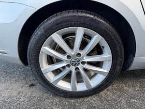 Volkswagen Passat thumbnail