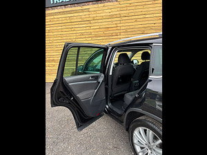 Volkswagen Tiguan thumbnail