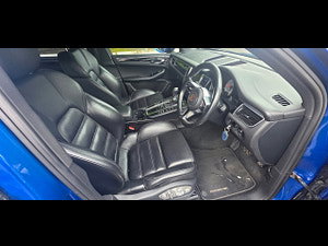 Porsche Macan thumbnail