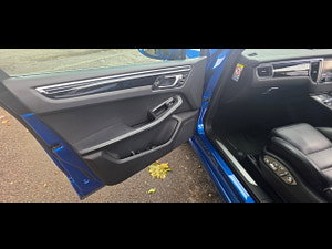 Porsche Macan thumbnail