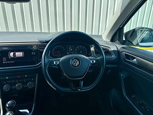 Volkswagen T-Roc thumbnail