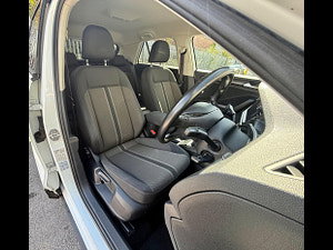 Volkswagen T-Roc thumbnail