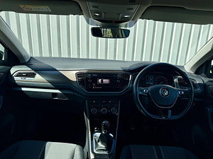 Volkswagen T-Roc thumbnail