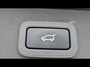 Land Rover Discovery Sport thumbnail