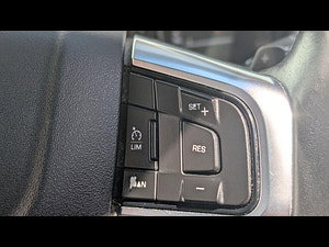 Land Rover Discovery Sport thumbnail