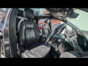 Land Rover Discovery Sport thumbnail