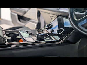 Land Rover Range Rover Velar thumbnail