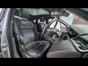 Land Rover Range Rover Velar thumbnail
