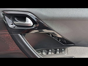 Peugeot 208 thumbnail
