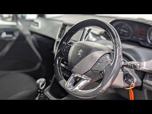 Peugeot 208 thumbnail