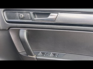Volkswagen Touareg thumbnail