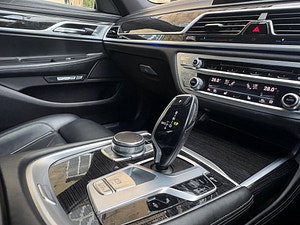 BMW 7 Series thumbnail