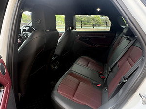 Land Rover Range Rover Evoque thumbnail