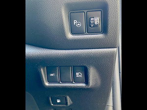 Toyota C-HR thumbnail