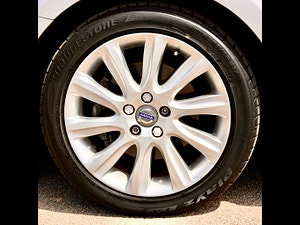 Volvo V40 thumbnail