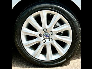 Volvo V40 thumbnail