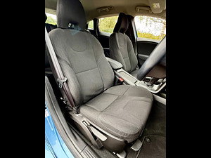 Volvo V40 thumbnail
