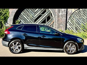 Volvo V40 Cross Country thumbnail