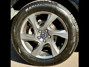 Volvo V40 Cross Country thumbnail