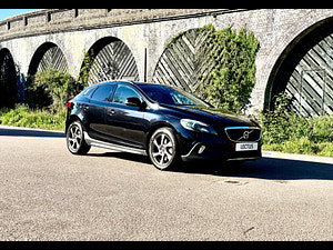 Volvo V40 Cross Country thumbnail