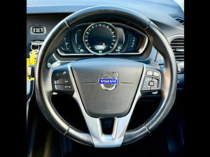 Volvo V40 Cross Country thumbnail